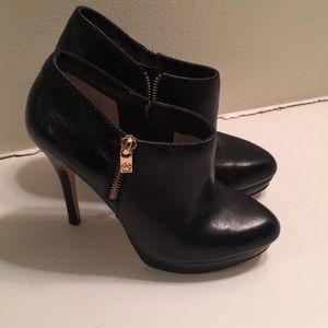 Michael Michael Korrs heeled booties